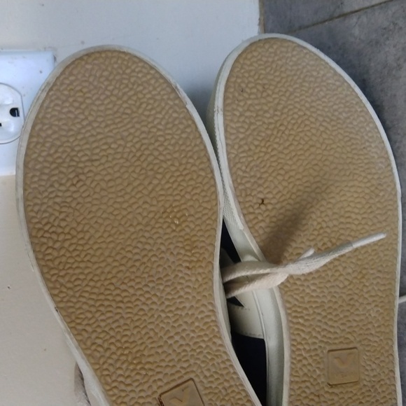 VEJA SHOES - Picture 7 of 11